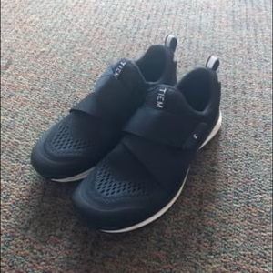 Spin shoes size 8 Tiem